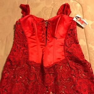Red satin/lace Dreamgirls bustier. Sz 42. NWT.